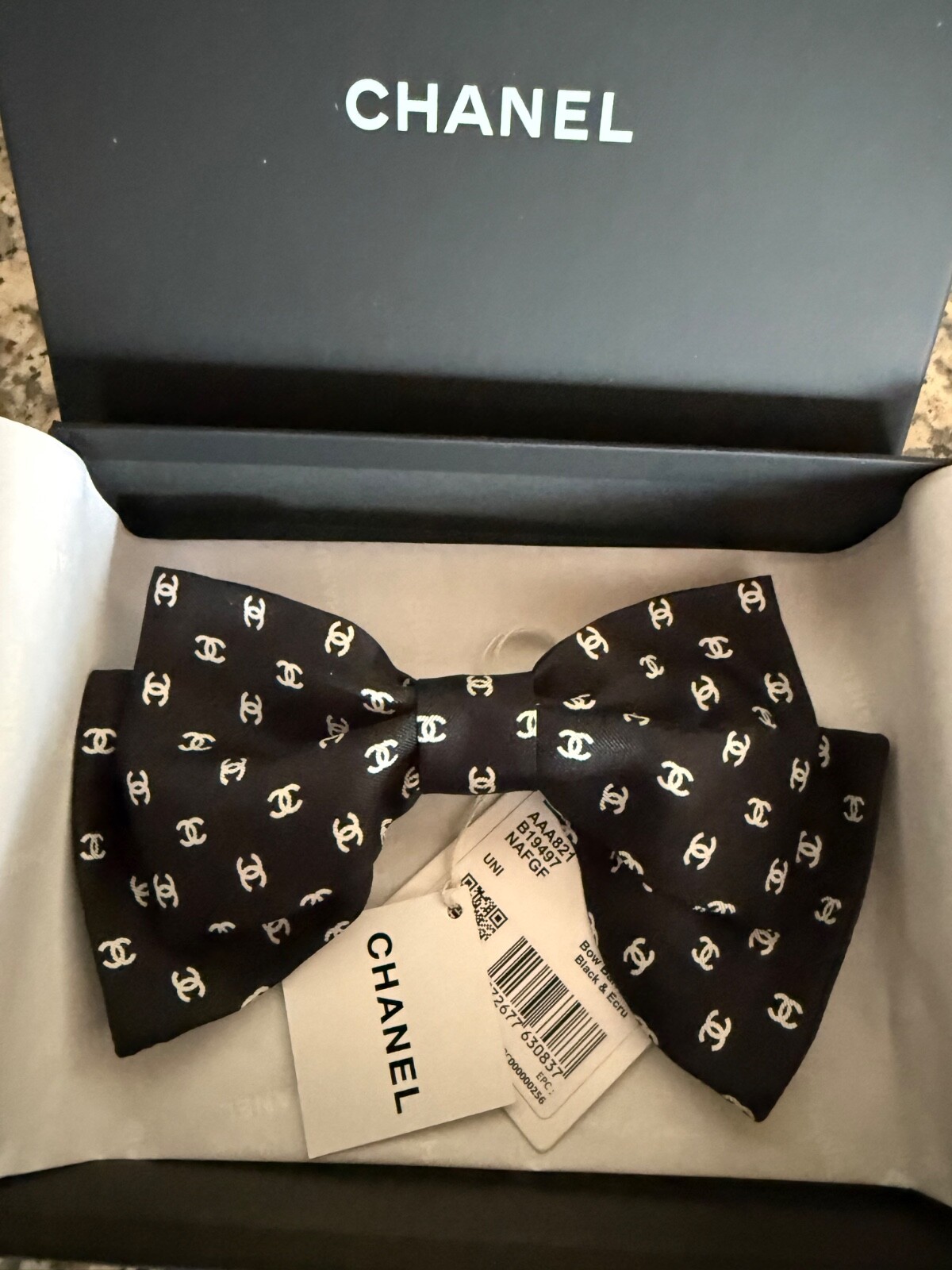 CHANEL Black Faux Pearl Bow CC Logo 2025 Gold Hair Barrette Clip NEW Chanel Cruise 2025 Bow Barrette in Black & White CC With  main image 4