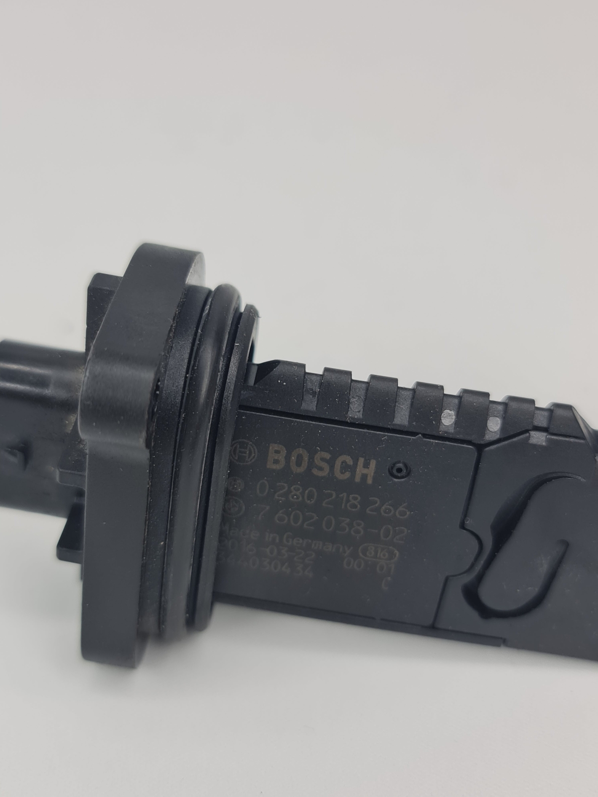 0 Bmw 2012-2020 13-62-7-602-038 13627602038 Mass Air Flow Sensor 7602038 02 image 4