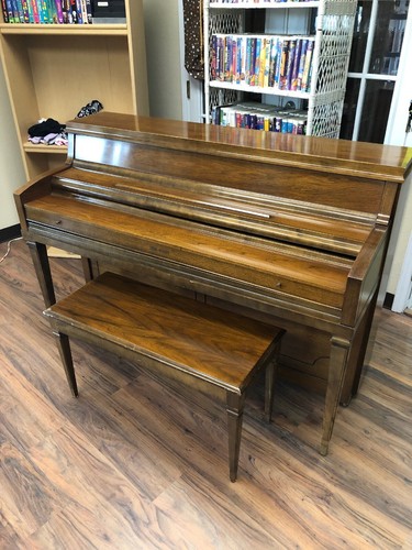 Vintage EVERETT Console Upright Piano