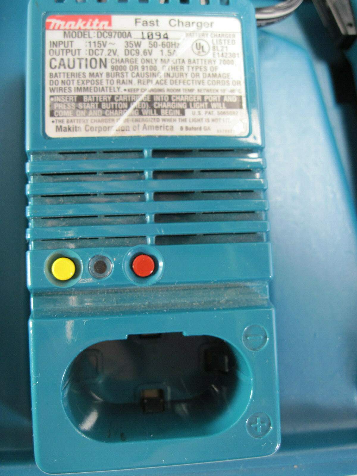 Makita 6095D 9.6V Driver Drill Charger & Original Carrying Case & One Battery