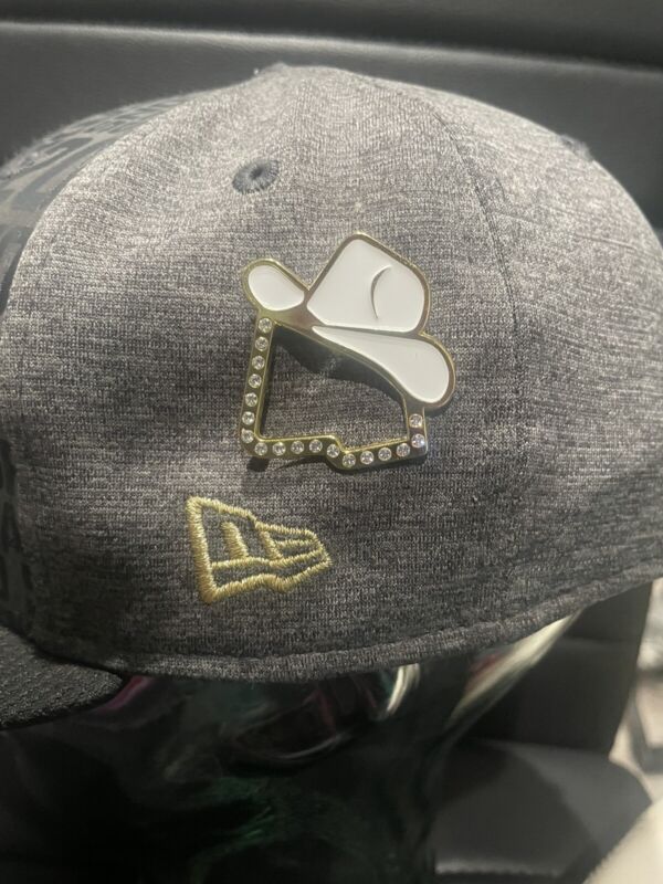 Sombro MEXICANA,White and Gold Hat Pin For New Era Logo Hats