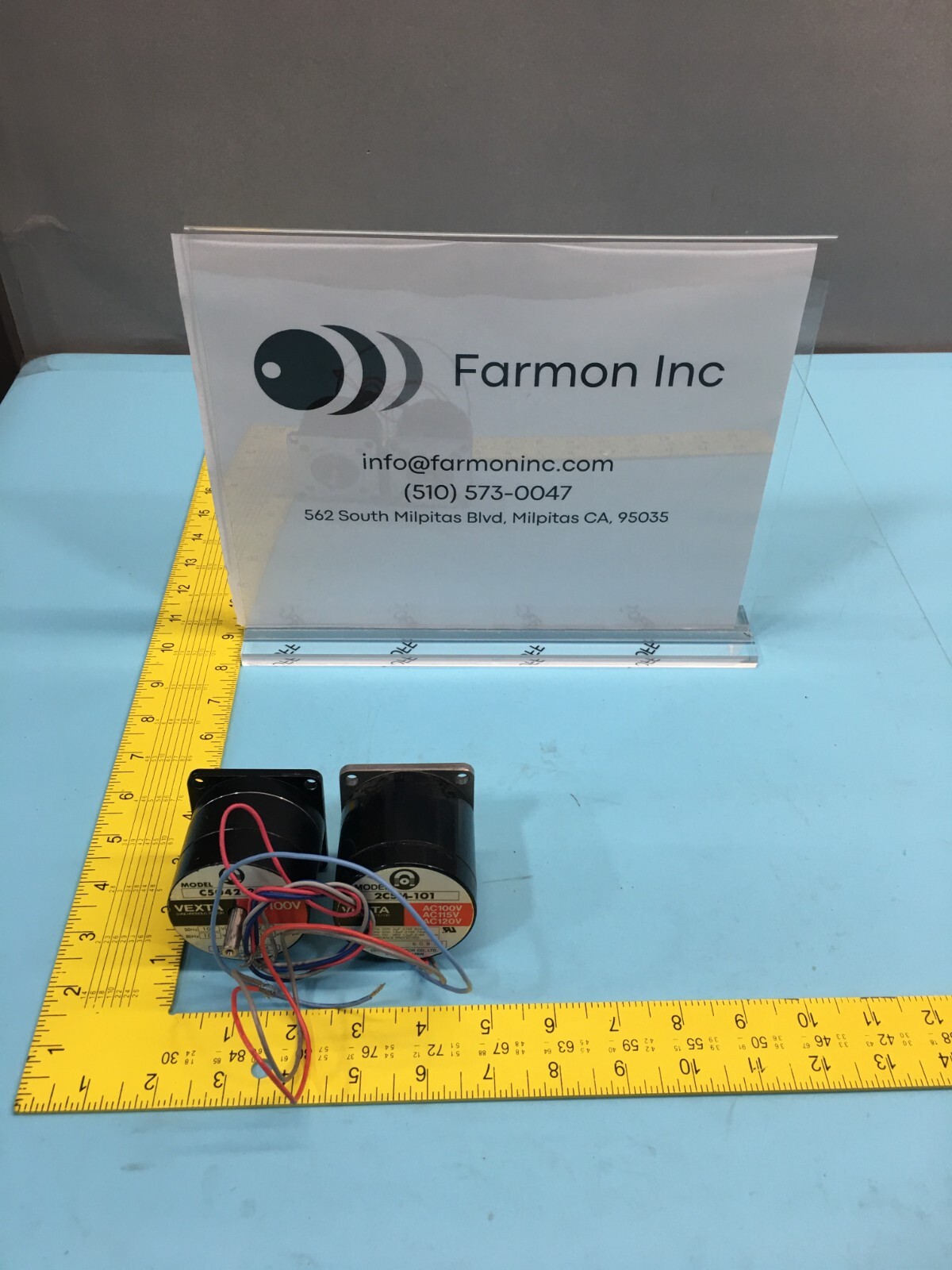 LOT OF 2 VEXTA 2CSM-101 SYNCHRONOUS MOTOR AND VEXTA C5042-925 MOTOR, 126541