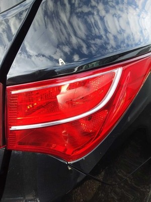 Used Right Tail Light Assembly fits: 2016 Hyundai Santa fe SWB Sport incandescen