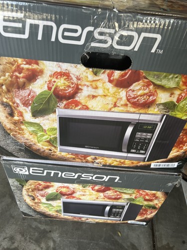 Emerson MW1338SB Countertop Microwave Oven, 6 Pre-Programmed Settings
