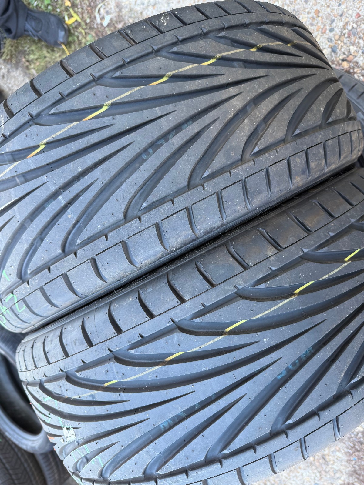 New 245 40 20 Toyo Proxes T1R, 99y, x2 A Pair (F1_tyres) FOD YD278