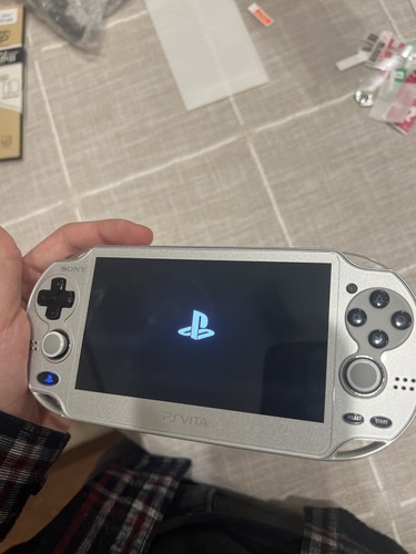 PlayStation Vita - PS VITA PCH-1000 アイスシルバー Sony PlayStation Vita Launch Edition 512MB Ice Silver