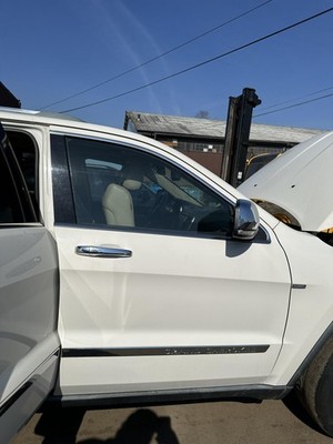 Used Front Right Door Assembly Front fits: 2011 Jeep Grand cherokee electric Fro