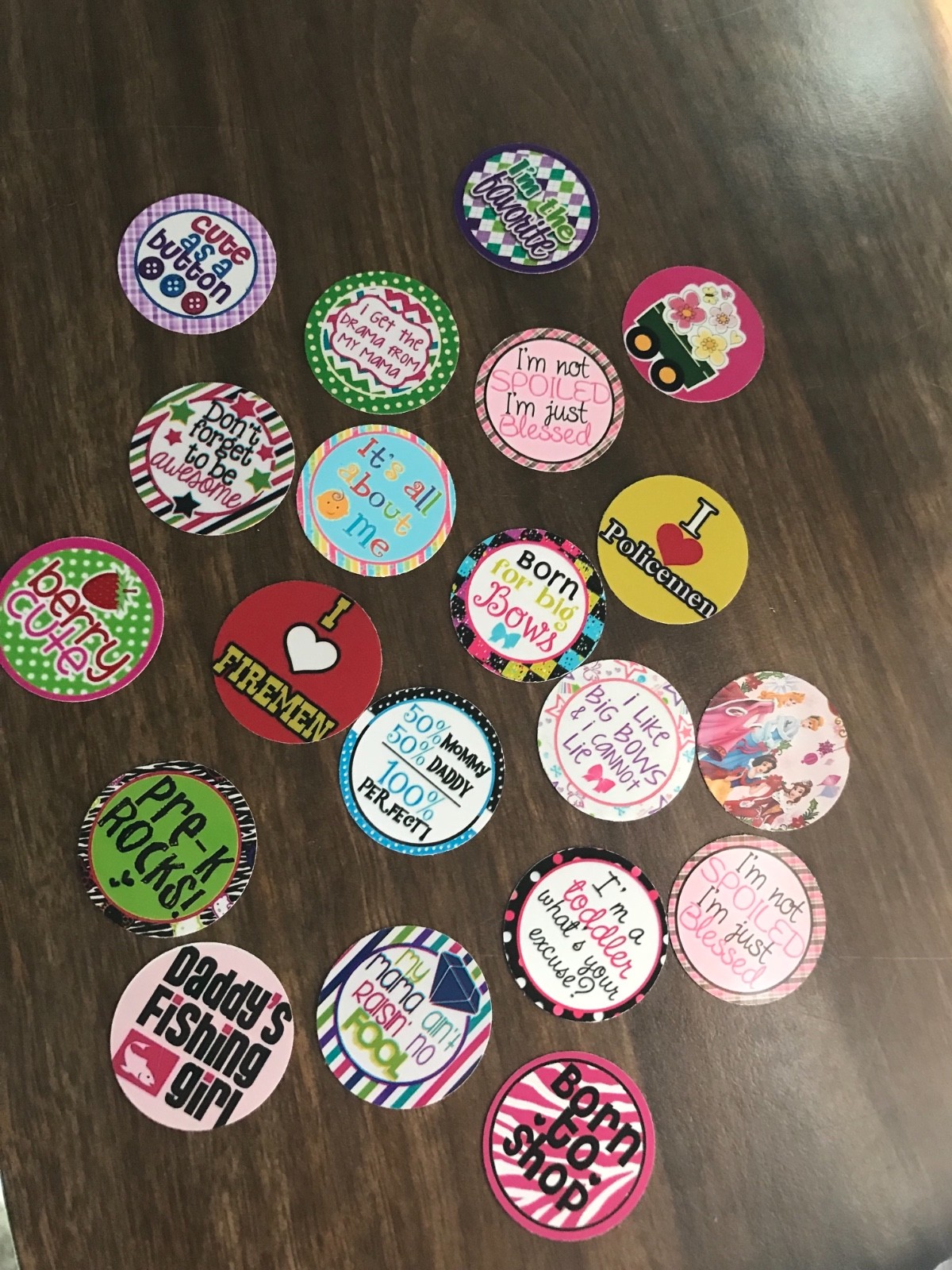 Over 1000 PRE-CUT / Grab Bag Mixed/ Assorted  / 1 Inch Circle Bottle Cap Images