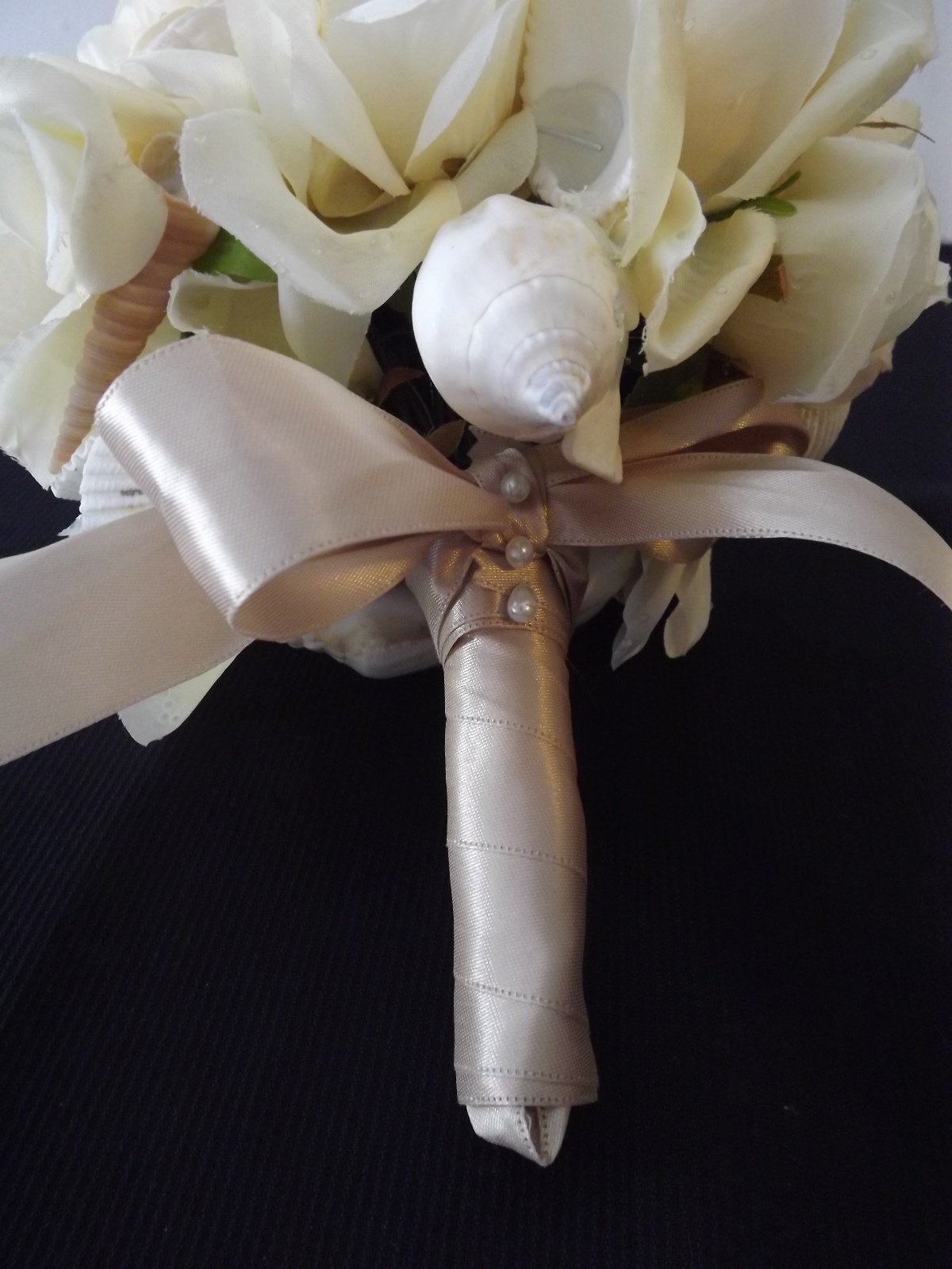 SEASHELL & IVORY ROSES BRIDAL BOUQUET WEDDING 23