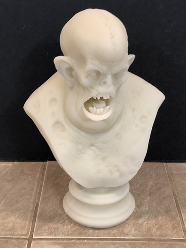 1/4 Scale Fat Zombie Busy Translusent Resin