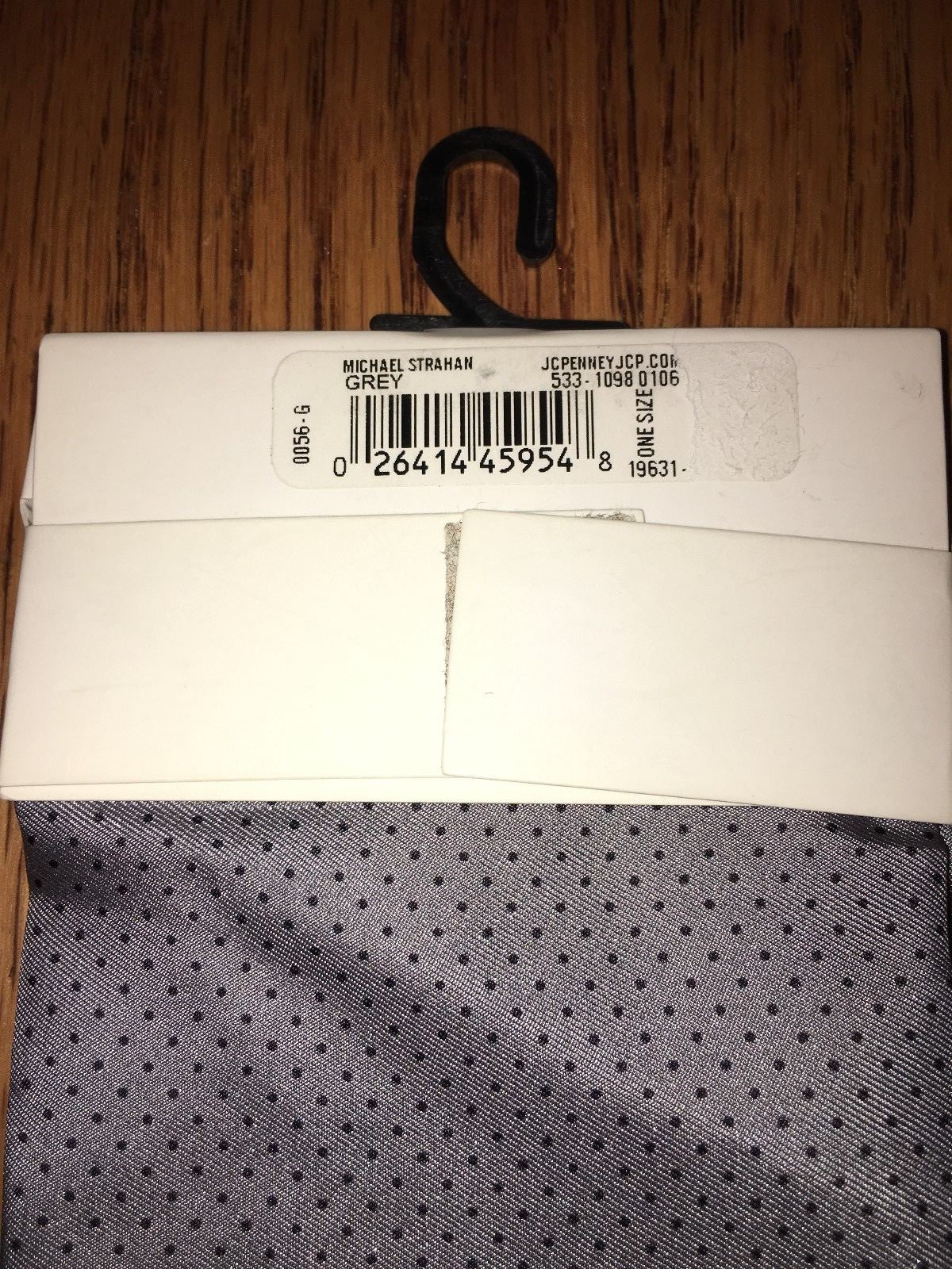 NWT One Size COLLECTION BY MICHAEL STRAHAN Silk Grey polka dot POCKET SQUARE