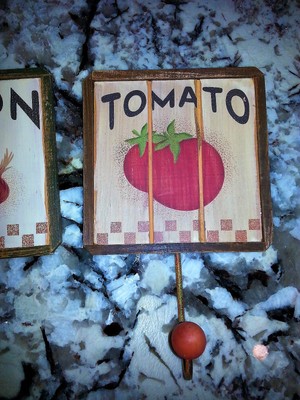 Wood Garden Vegetable Sign Hooks Tomato Onion Cabbage Carrot Lot of 4 Rustic