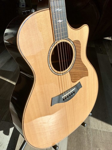 Taylor 814ce Acoustic/Electric Guitar **MINT**