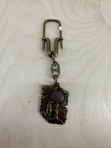 Recuerdo de Madrid Spain Metal Souvenir Keychain Vintage Bear and Tree