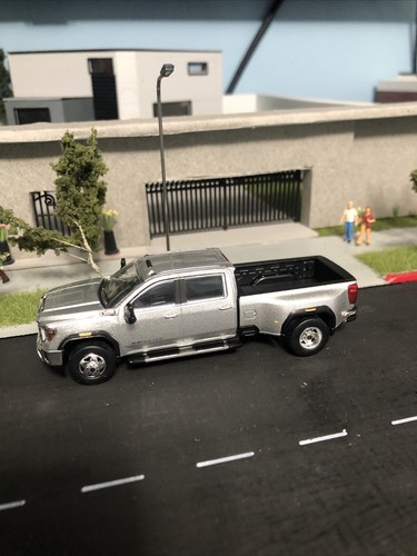 GREENLIGHT 2022 GMC Sierra 3500 Dually Truck Silver 1:64