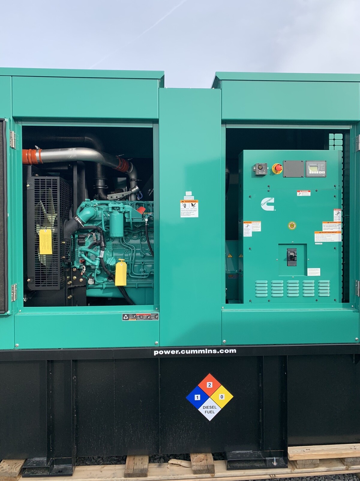 200KW CUMMINS DIESEL ENCLOSED GENERATOR NEW