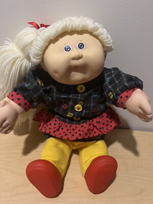 HASBRO Poseable HM18 Cream Blonde Hair Designer Line Girl Cabbage Patch Kid Doll