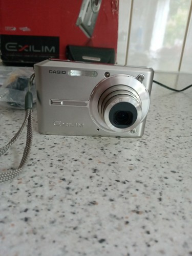 Casio Exilim Digital Kamera EX-S600 Silber