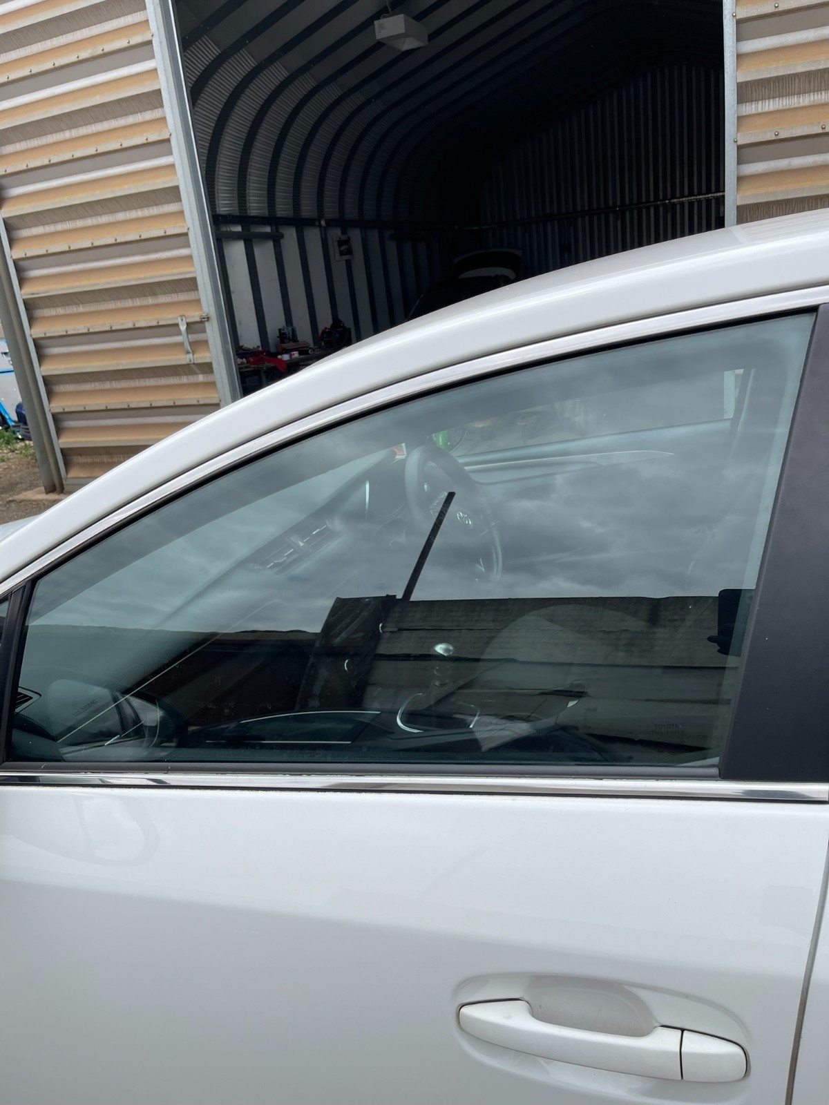 Toyota Avensis T27 MK3 2015 Saloon - N/S/F Door Window Glass 43R-001605