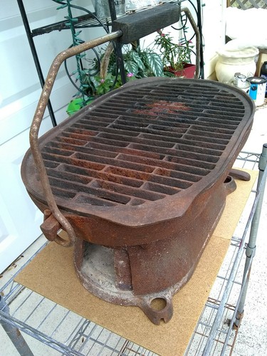 VINTAGE CAST IRON HIBACHI CHARCOAL GRILL Good Condition.