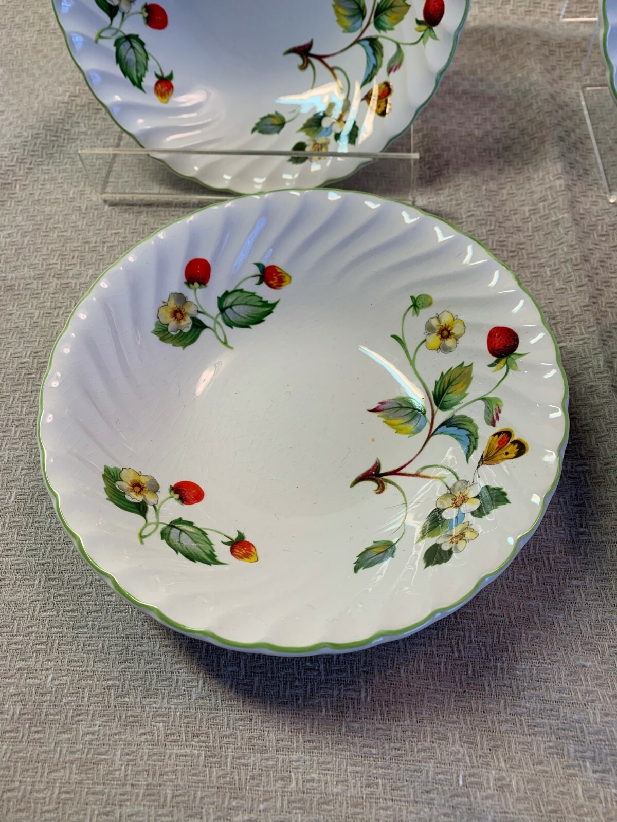 James Kent Old Foley Staffordshire Strawberry Made in England - Set of 4 Bowls