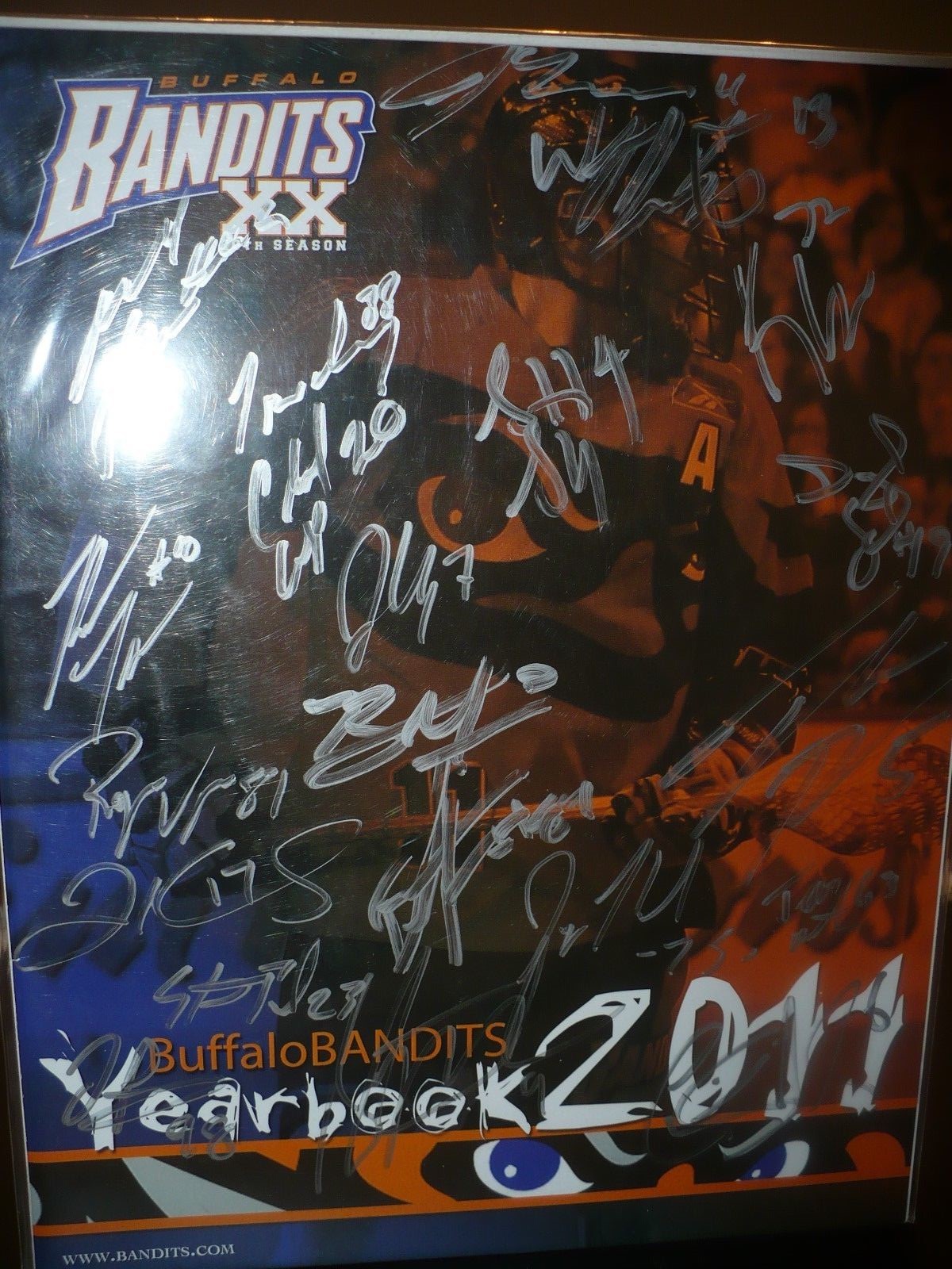 BUFFALO BANDITS TEAM SIGNED 20th ANNIVERSARY YEARBOOK 2011 INDOOR LACROSSE