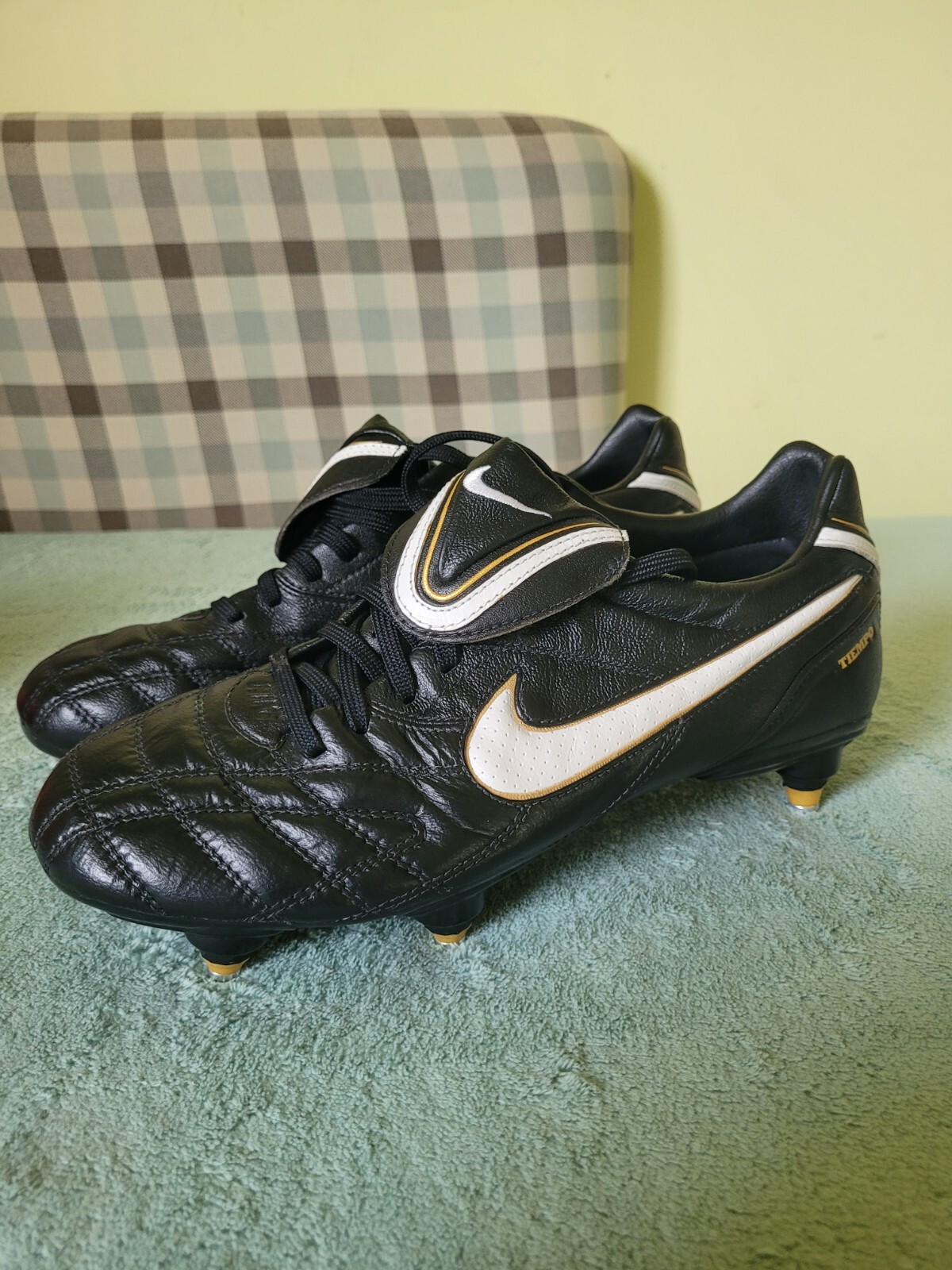 kito wares dunks passion of christ