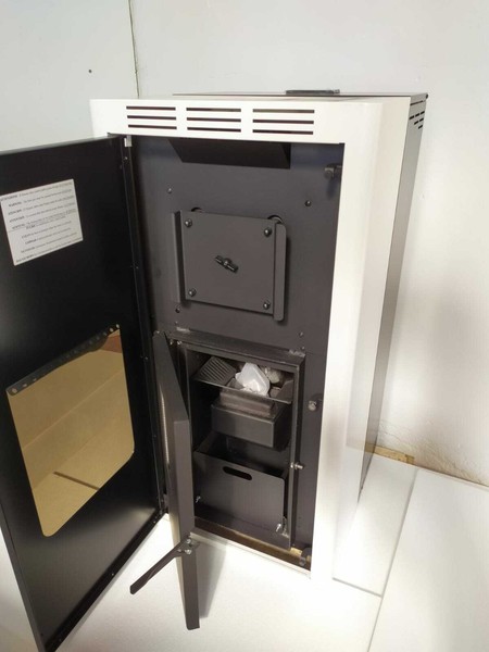 Termostufa termo stufa a pellet idro ventilata caldaia Manita Calor Ungaro 24 Kw