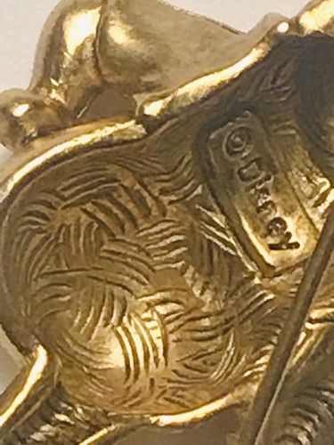 Vintage Gold Tone Winnie The Pooh And Piglet Pin.