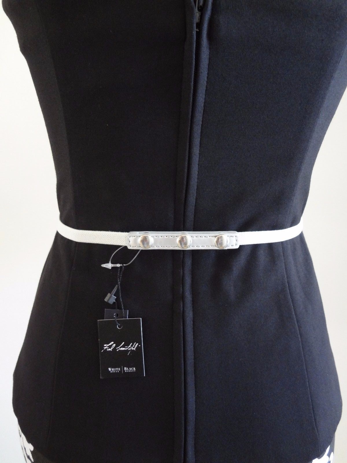 WHITE HOUSE BLACK MARKET Silvertone Mesh Skinny Stretch Belt - M (8/10) - NWT