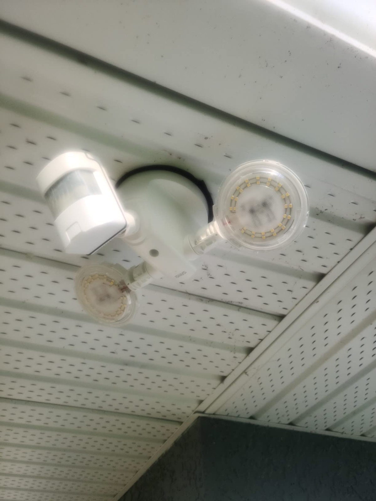 SANSI 1800lm 18W Outdoor Motion Sensor LED Security Light D2D 320