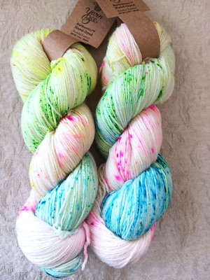 Authentic Hand-Dyed Merino Wool Yarn 2 Sks Flower Fusion Yarn Bee Green Pink Blu