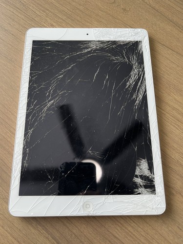 iPad - みりん Apple iPad with Retina Display MD510E/A (16GB, Wi-Fi, Black
