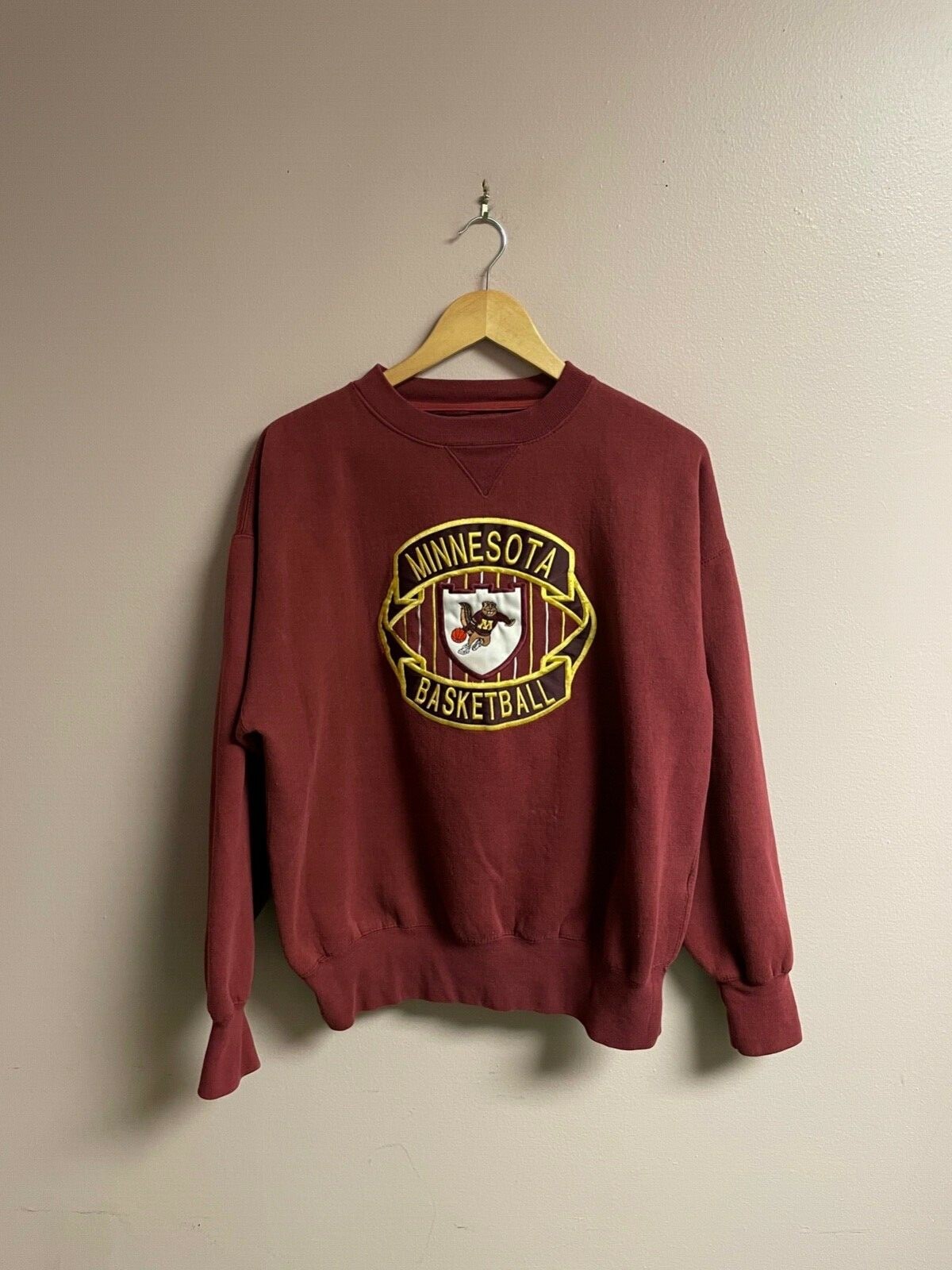University Minnesota スウェット Zoozatz University of Minnesota Women's Crewneck Sweatshirt