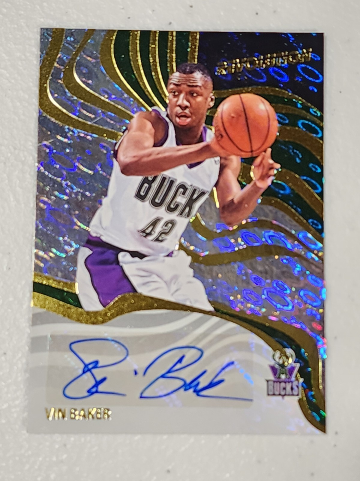 VIN baker　NBA　プロバスケットボール　トレーディングカード Vin Baker 2024-25 Panini Revolution Signature #RS-BKA Bucks
