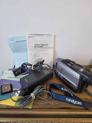 SONY CCD-TRV72 Handycam Vision Hi-8 Camcorder Video Camera w/ Bag, Accessories +