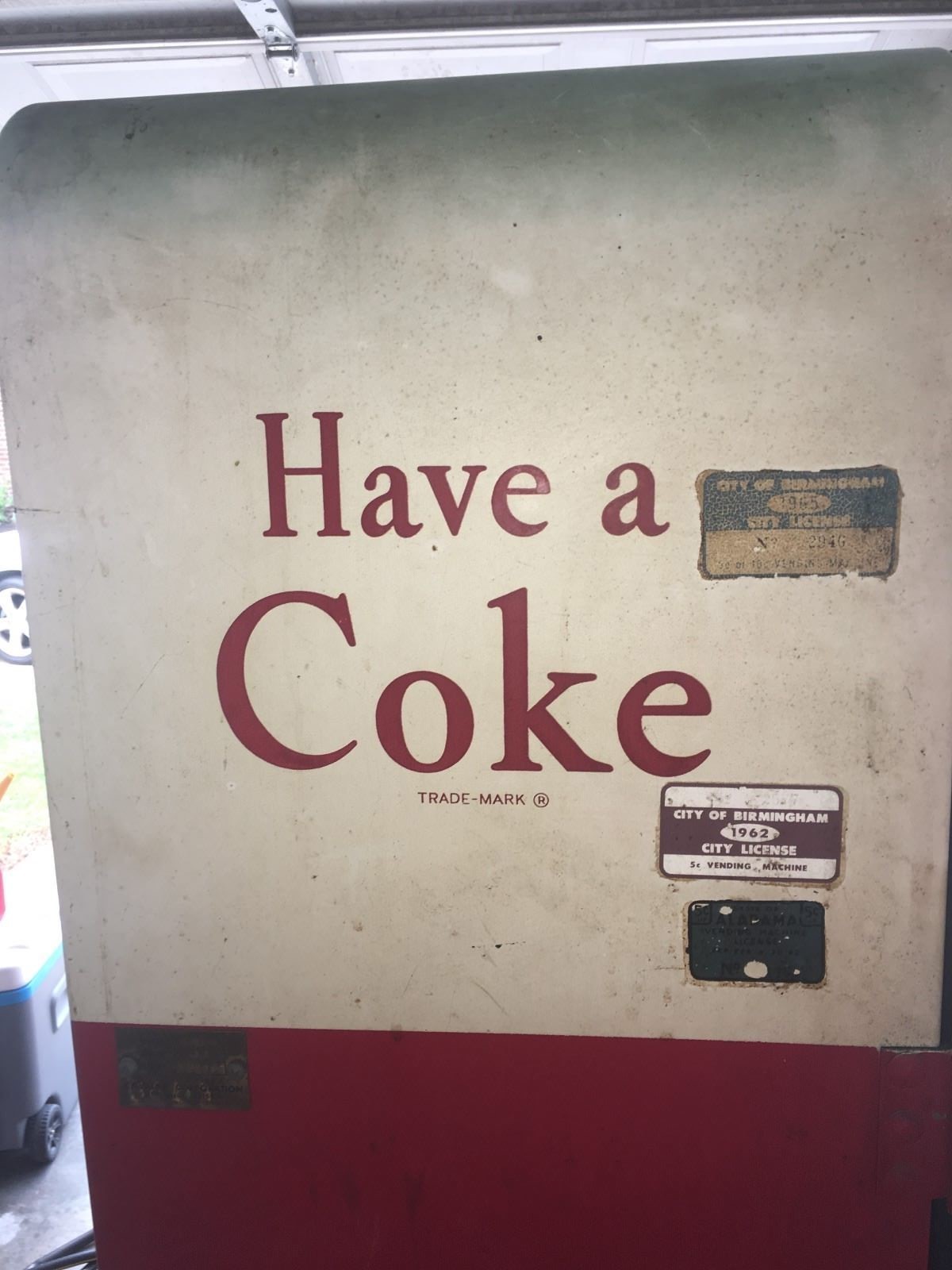 VINTAGE COKE MACHINE - - RUNS - .- LOOKS GOOD.  CAVALIER - MODEL C51G