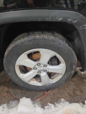 Used Right Front Wheel fits: 2018 Jeep Compass 17x7 aluminum