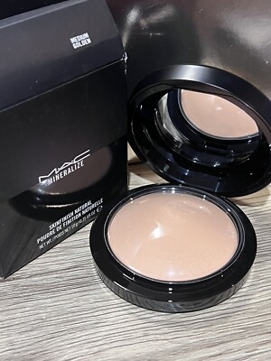 MAC Mineralize Skinfinish Natural 0.35 oz MEDIUM GOLDEN New, Mint 100% Authentic
