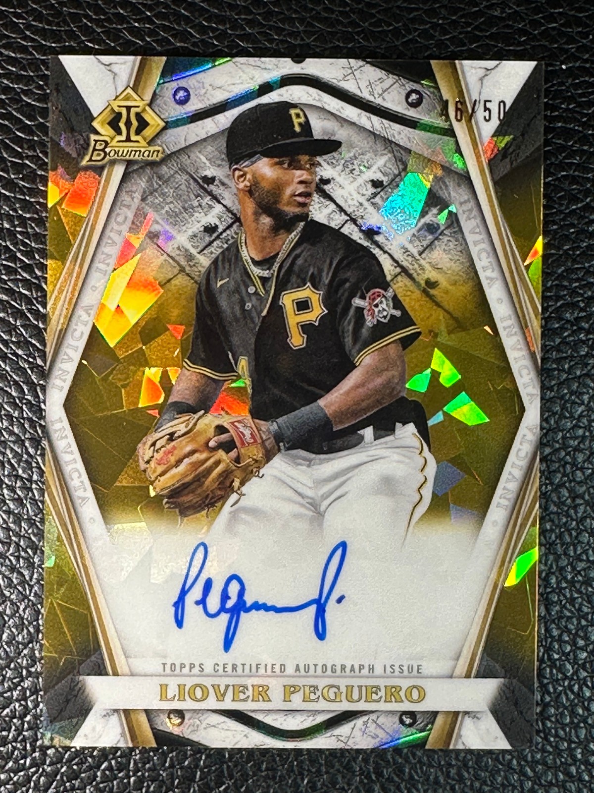 2022 Bowman Invicta Gold Atomic Refractor Liover Peguero 46/50 Auto Autograph