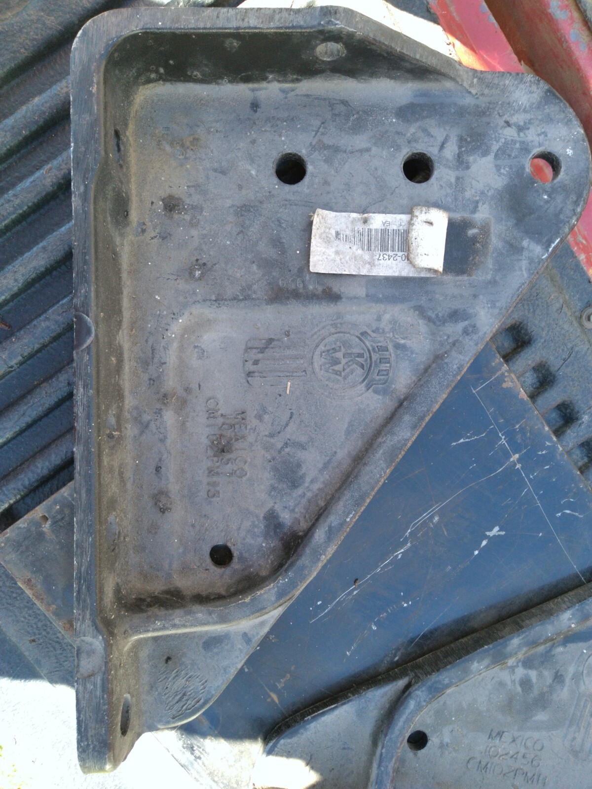 New OEM Aluminum RH Crossmember Gusset for Kenworth K140