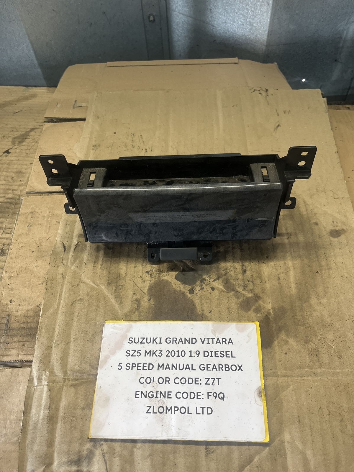 Suzuki Grand Vitara SZ5 Mk3 2010 1.9 Diesel - Front Dashboard Storage Box