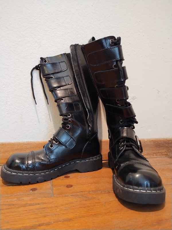 Vintage ANARCHIC TUK 18 EYE 5 BUCKLE CAP TOE BOOTS