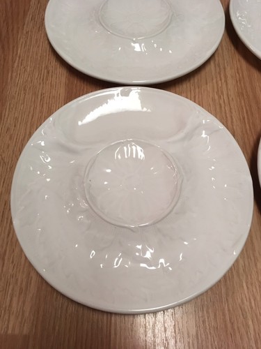 Set of Four 4 Williams Sonoma White Blac de Chine Majolica Artichoke Plates