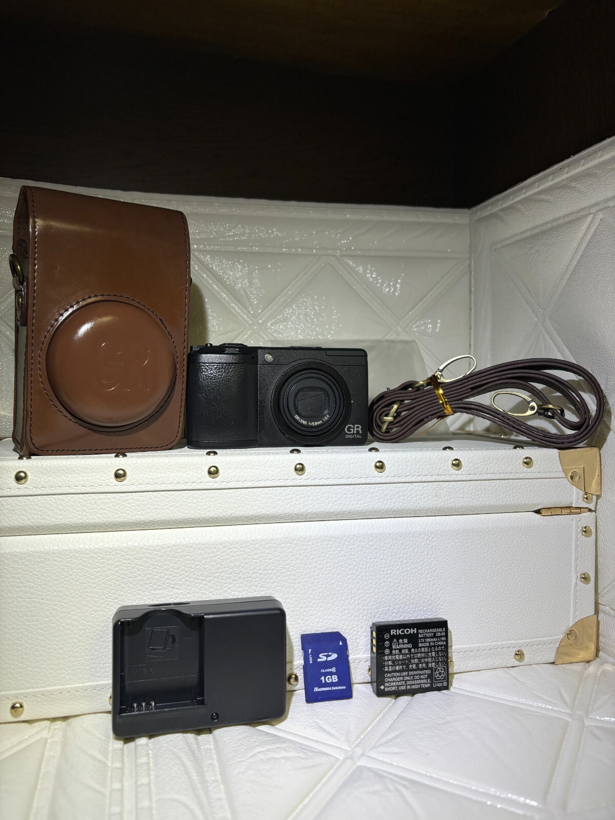 NEAR MINT in CASE 》 Ricoh GR Digital II 10.1 MP Compact NEAR MINT in CASE 》 Ricoh GR Digital II 10.1 MP Compact