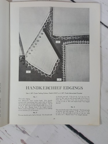 Tatting Doilies & Edgings Edited by Rita Weiss 1980 Original 79 patterns