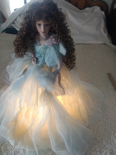 Duck House Heirloom Porcelain Doll Night Light Lamp Limited Edition Victorian 22