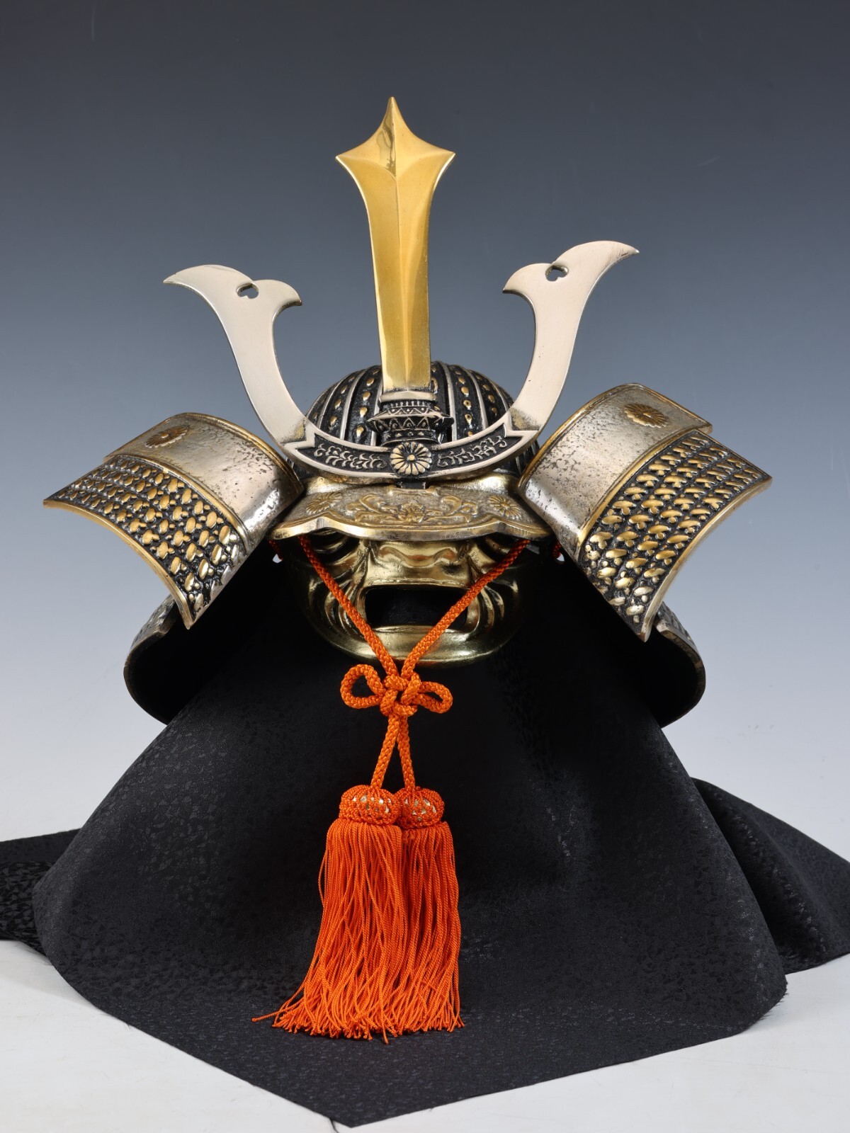 五月人形　兜　限定作samurai helmet KABUTO (Samurai helmet) / 五月人形 長持兜 | watsuha