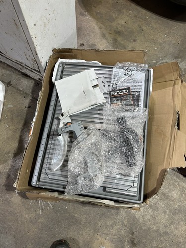 RIDGID R4021 7 inch 6.5Ah Table Top Wet Tile Saw