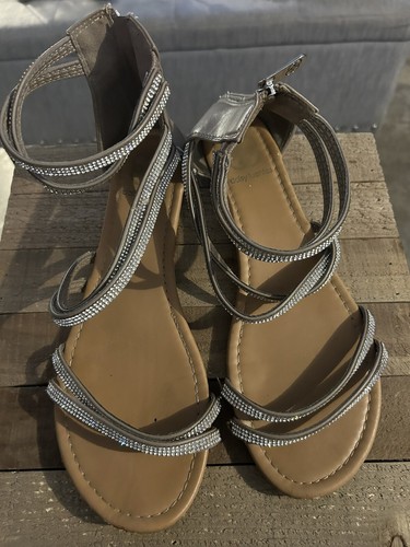 Daisy Fuentes Flat Sandals Ankle Strap Rhinestones Taupe